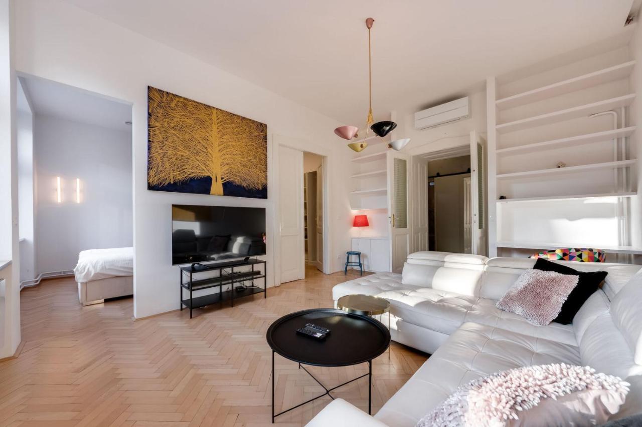 Stylish 2-Bedroom Cufarjeva Apartment With Balcony *