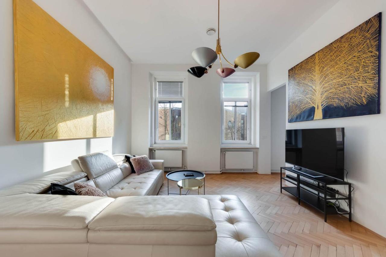 Appartamento Stylish 2-Bedroom Cufarjeva Apartment With Balcony Lubiana