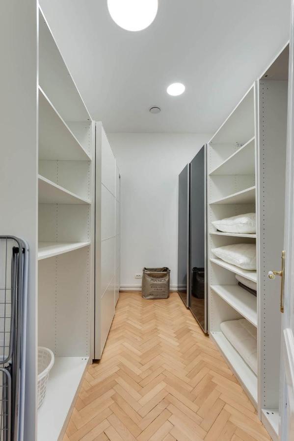 Stylish 2-Bedroom Cufarjeva Apartment With Balcony