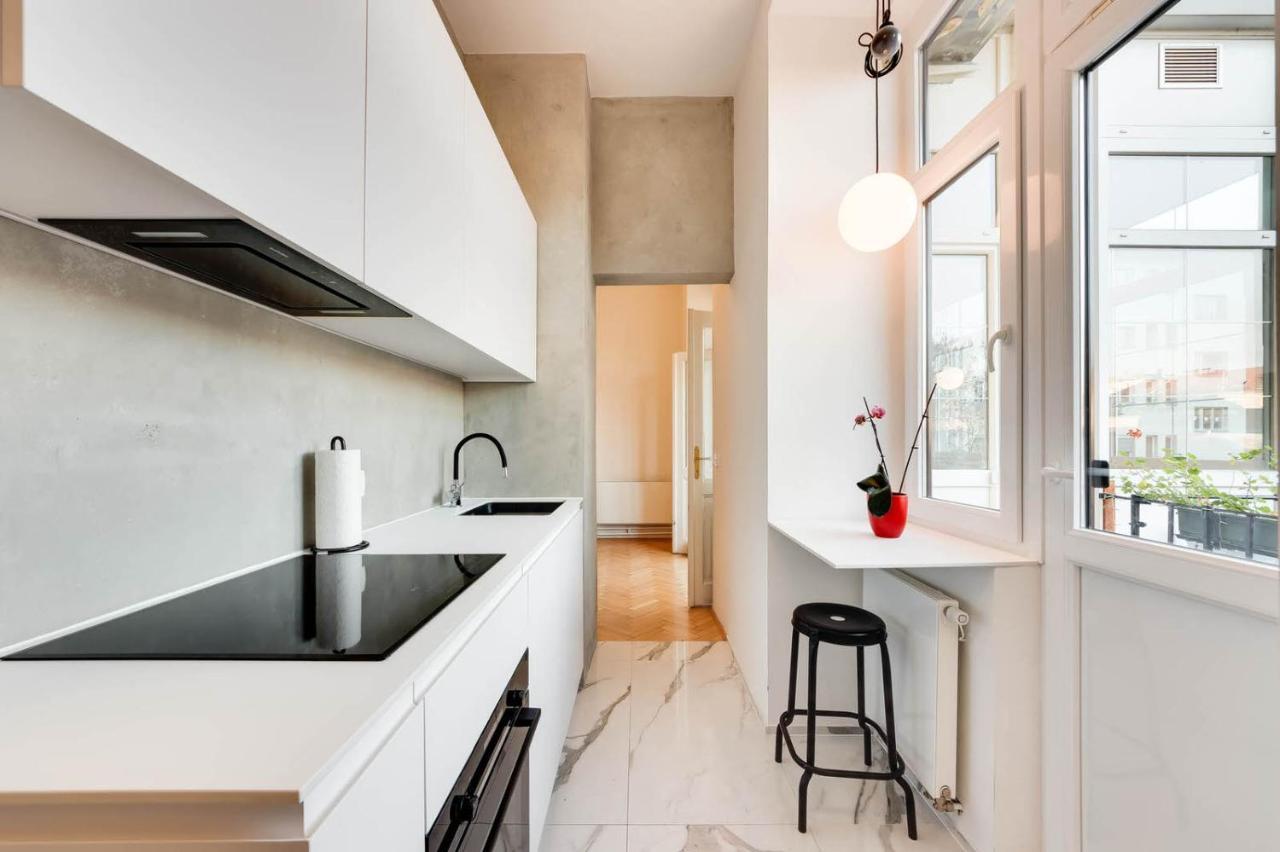 Stylish 2-Bedroom Cufarjeva Apartment With Balcony Appartamento